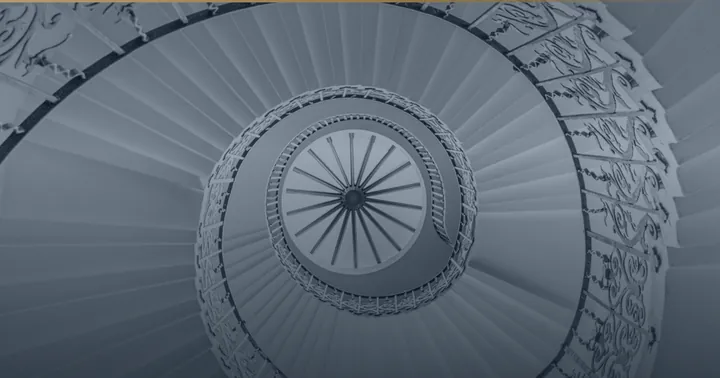 Helle Wendeltreppe, von unten gesehen.